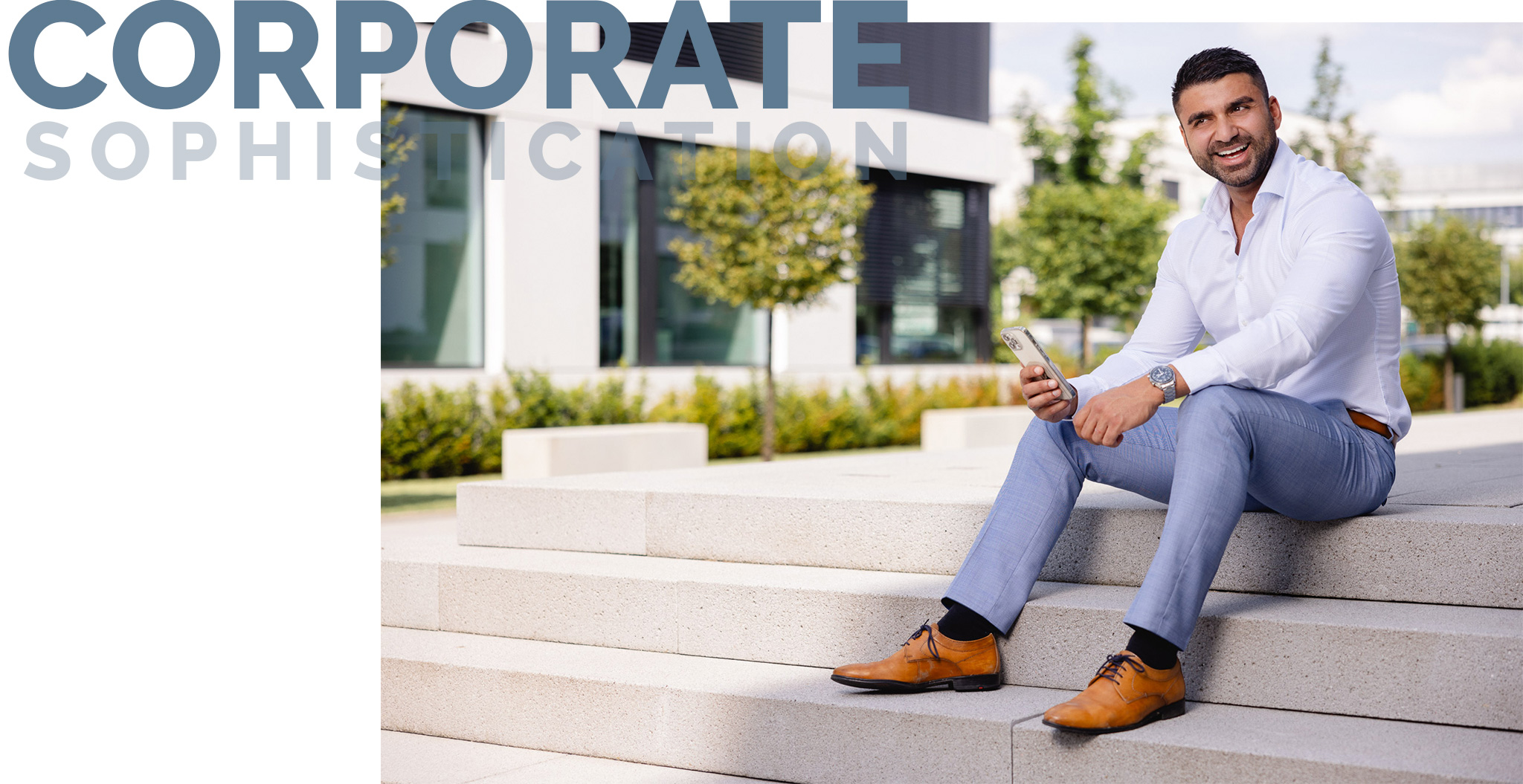 Corporate 1 Corporate-Foto von jungem Mann mit Hemd und Handy Dortmund